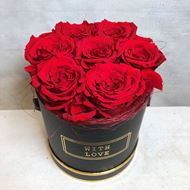 Edle Rosenbox "With Love" in Goldschrift, Ø ca 15cm mit 7 stabilisierten roten Rosen