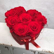 Edle rote Herz-Rosenbox Ø ca. 20cm mit 8 stabilisierten roten Rosen