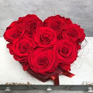 Edle rote Herz-Rosenbox Ø ca. 20cm mit 8 stabilisierten roten Rosen