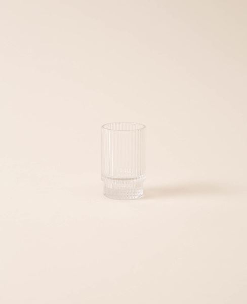 Bild von Teelicht-Glas mit Rillen