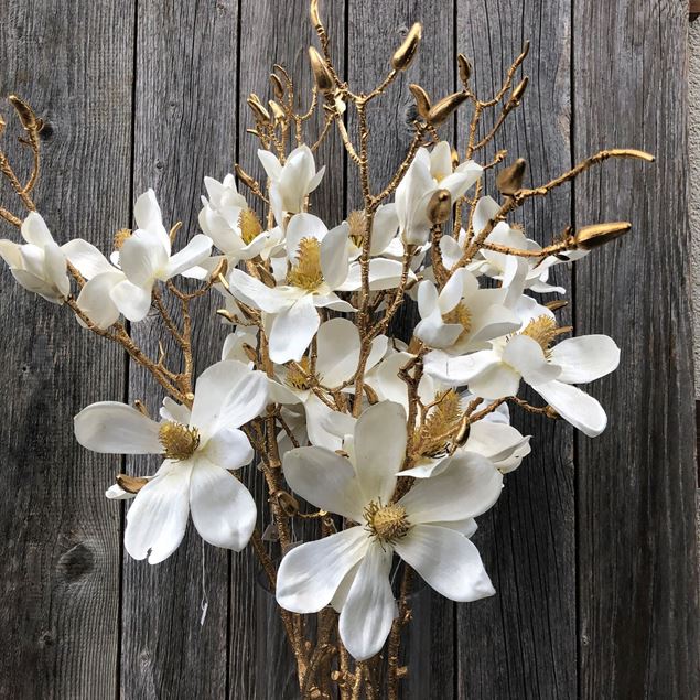 Edler Magnolienzweig (Textilblume) mit weissen Blüten